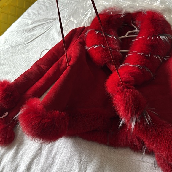 Fur jecket from Europe, red color, XL but you can adjust, smaller or bigger. - Picture 7 of 7